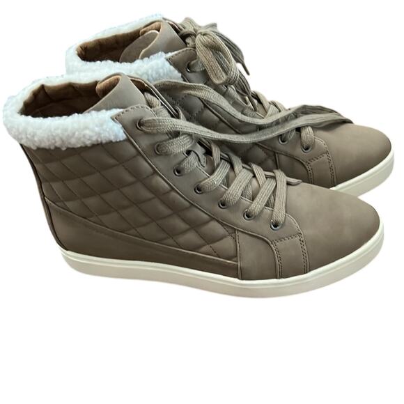 Wonderly Winny Taupe Faux Suede High Top Sneakers Woman Size 9 - Picture 2 of 9